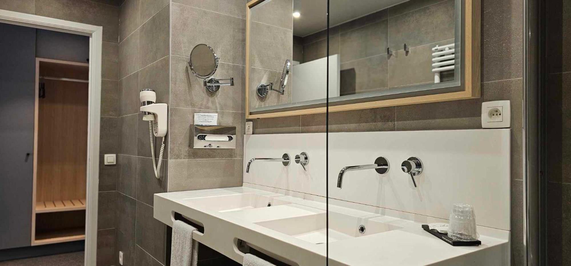 Hotel Les 3 Cles Gembloux Dış mekan fotoğraf
